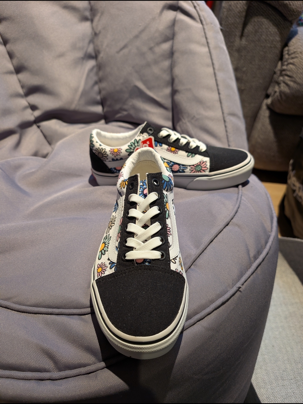 Vans Floral Old Skool Sneakers in Black & White - Picture 2 of 4